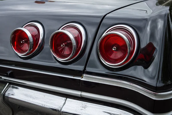 Parada de un coche de tamaño completo Chevrolet Impala (cuarta generación) ) —  Fotos de Stock