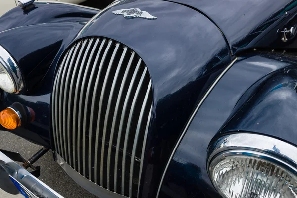 Fragment of a sports car Morgan Plus 8. — Stock Photo, Image