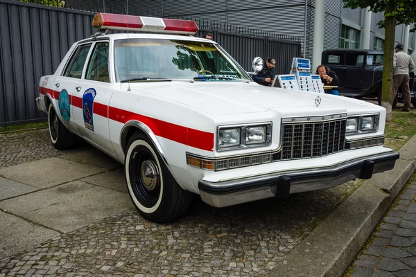 Carro de médio porte do Corpo de Bombeiros Dodge Diplomat . — Fotografia de Stock