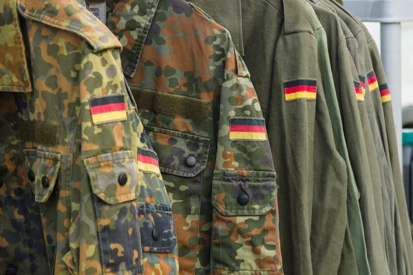 Detalle de soldados uniformados militares en Alemania . — Foto de Stock