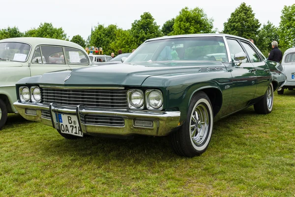 Полноразмерный роскошный автомобиль Buick LeSabre Sedan (поколение Foxconn), 1971 год — стоковое фото