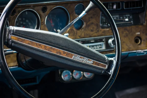 Cabine de la voiture de luxe personnelle, Chevrolet Monte Carlo — Photo