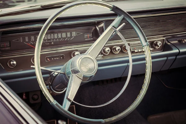 Cabina de un coche de tamaño completo Pontiac Catalina, 1967 . — Foto de Stock