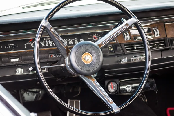 Cabin of a vintage car Chrysler New Yorker, 1965. — Stock Photo, Image