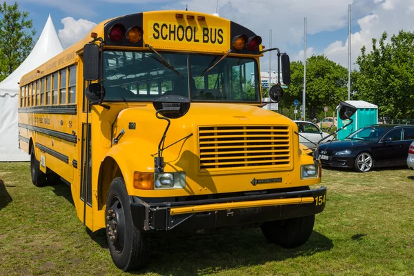 Skolbuss international harvester 3800 "skolmästare" — Stockfoto