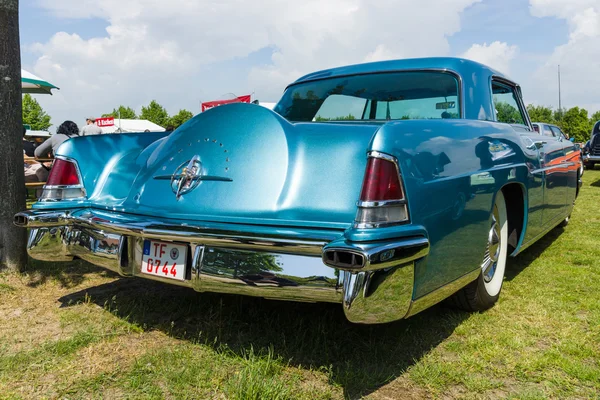 個人の高級車リンカーン コンチネンタル マーク ii. — ストック写真