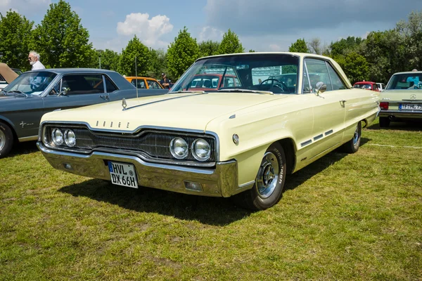 Full-size automerk dodge monaco. — Stockfoto