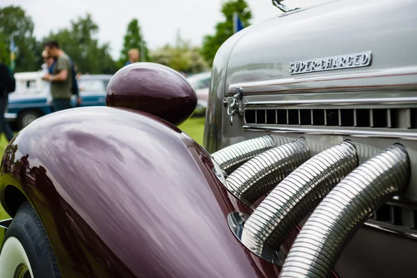 Fragment av vintage bil rödbrunt 852 speedster. — Stockfoto