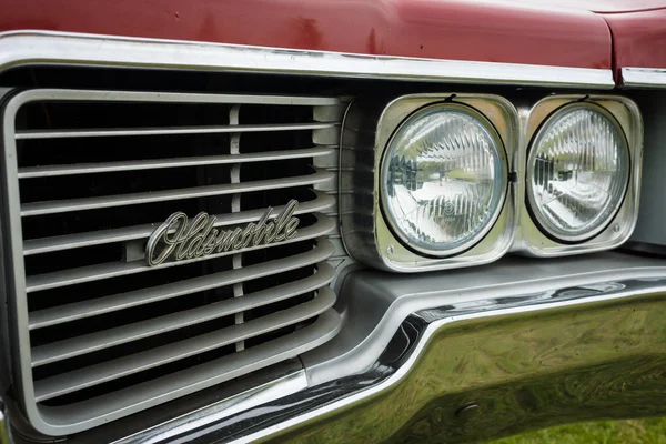 Fragmento de un coche de tamaño completo Oldsmobile 88 Delmont, 1968 . —  Fotos de Stock