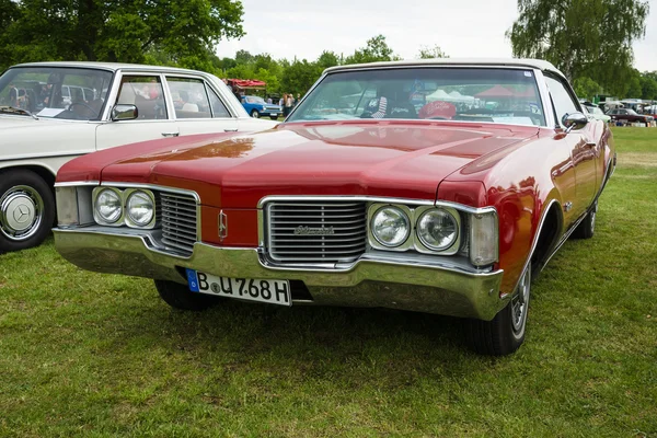 Carro de tamanho completo Oldsmobile 88 Delmont, 1968 — Fotografia de Stock