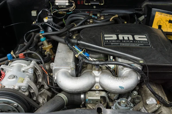 Motorn i en sportbil delorean dmc-12 — Stockfoto