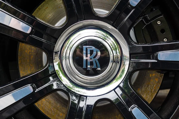 Detail of wheel and brake system of the full-size luxury car Rolls-Royce Ghost (since 2010). The Classic Days on Kurfuerstendamm. — Stock Photo, Image