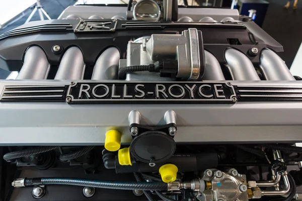 Engine V12 DOHC (BMW N73) of the Rolls-Royce. The Classic Days on Kurfuerstendamm. — ストック写真