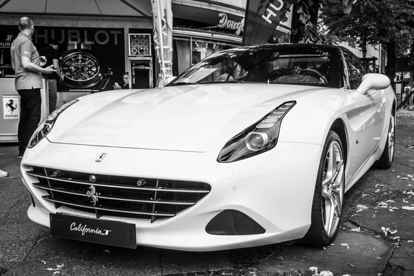 Sports car Ferrari California T (since 2014). Black and white. The Classic Days on Kurfuerstendamm. — Stockfoto