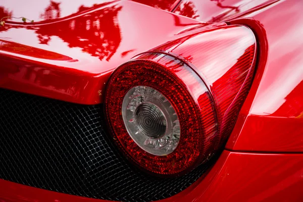 Stoplight of a sports car Ferrari 458 Spider (since 2011). The Classic Days on Kurfuerstendamm. — Stock Photo, Image