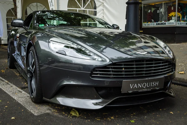 Coche de lujo Aston Martin Vanquish (desde 2012). Los días clásicos en Kurfuerstendamm . — Foto de Stock