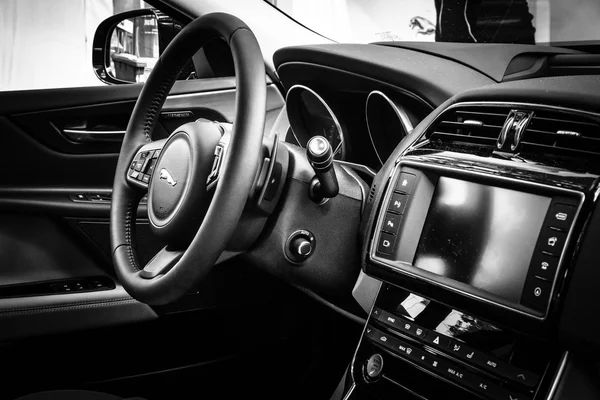 Cabin of the compact executive car Jaguar XE 20D (since 2015). Black and white. The Classic Days on Kurfuerstendamm. — Stockfoto