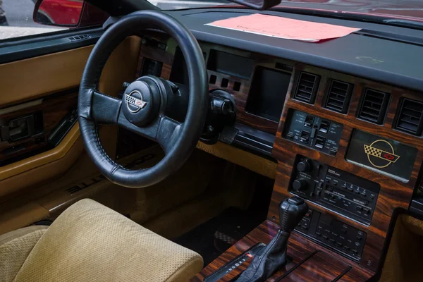 Cabine d'une voiture de sport Chevrolet Corvette (C4) Targa, 1988. Les journées classiques sur Kurfuerstendamm . — Photo