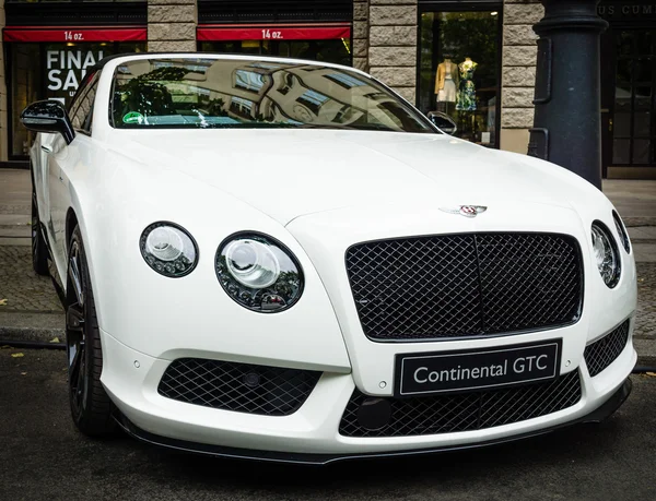 Luxury car Bentley Continental GTC. The Classic Days on Kurfuerstendamm. — Stockfoto