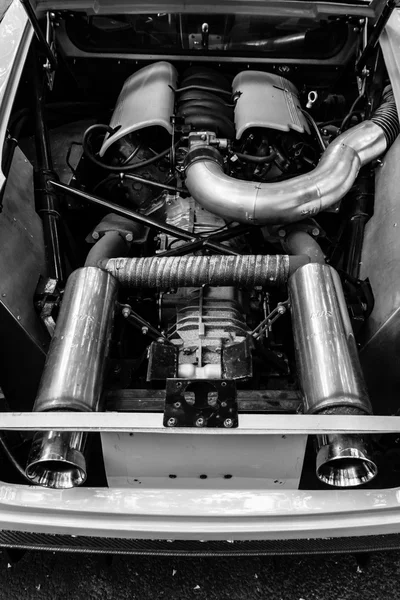 Motor de um carro esportivo Jim Turner GTO, 1984. Preto e branco. Os Dias Clássicos em Kurfuerstendamm . — Fotografia de Stock