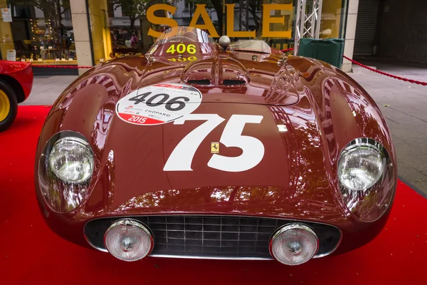 Coche deportivo Ferrari 500 TR, 1956. Los días clásicos en Kurfuerstendamm . — Foto de Stock