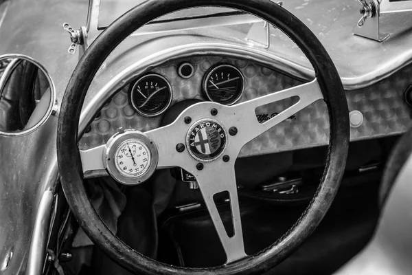 Cockpit of a custom race car, based Alfa Romeo and engine of BMW 328, 1951. Designer Karl Baum, pilot Willibald Heller. The Classic Days on Kurfuerstendamm. — Stock fotografie