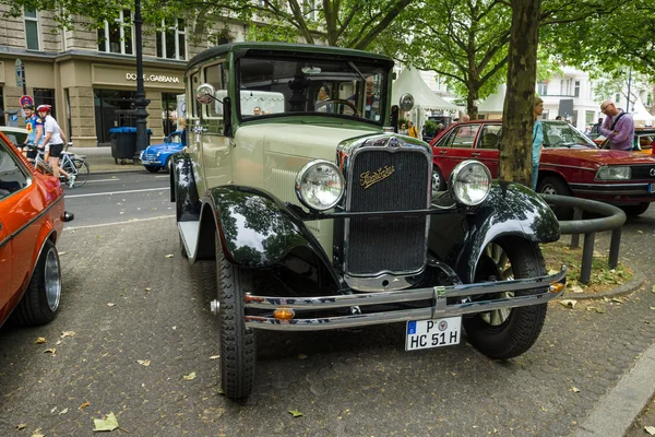 Vintage car Erskine (Studebaker) Model 51 Sedan, 1928. The Classic Days on Kurfuerstendamm. — 图库照片