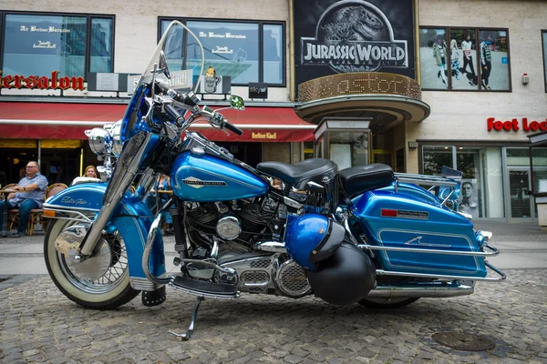 Motocicleta Harley-Davidson Electra Glide Ultra Classic. Los días clásicos en Kurfuerstendamm . — Foto de Stock