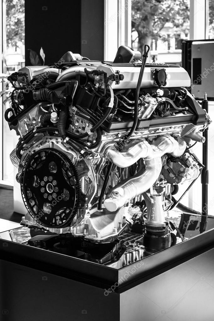 Engine V12 DOHC (BMW N73) of the RollsRoyce. The Classic Days on