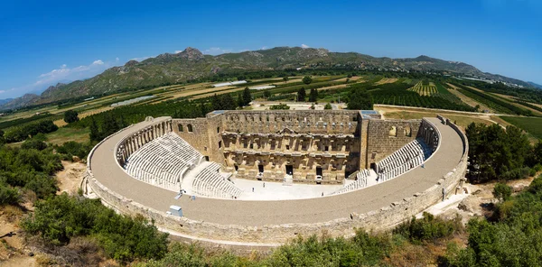 L'antico teatro romano di Aspendos. La provincia di Antalya. Costa mediterranea della Turchia. Vista panoramica . — Foto Stock