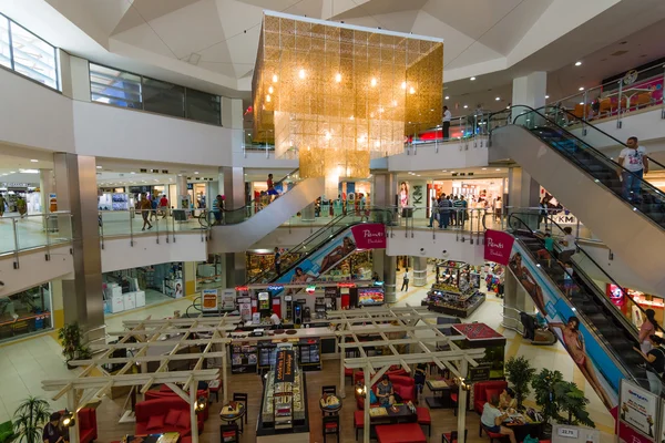 Centro Comercial y de Entretenimiento Alanyum. Alanya es un destino turístico popular en el Mediterráneo . — Foto de Stock