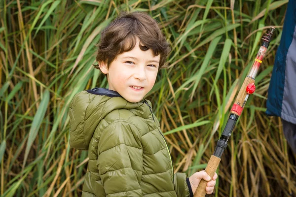 Young boy fishing. — Stock Photo, Image