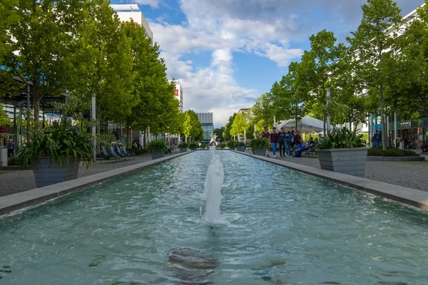 La fontana sulla piazza del centro storico — Foto Stock