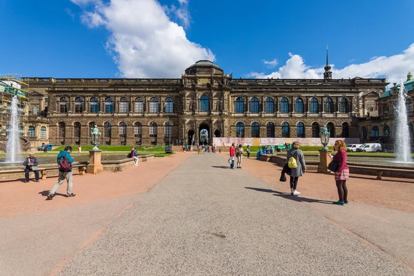 The Zwinger (Dresdner Zwinger) is a palace in Dresden, in Rococo style was built from the 17th to 19th centuries. — Stock Photo, Image