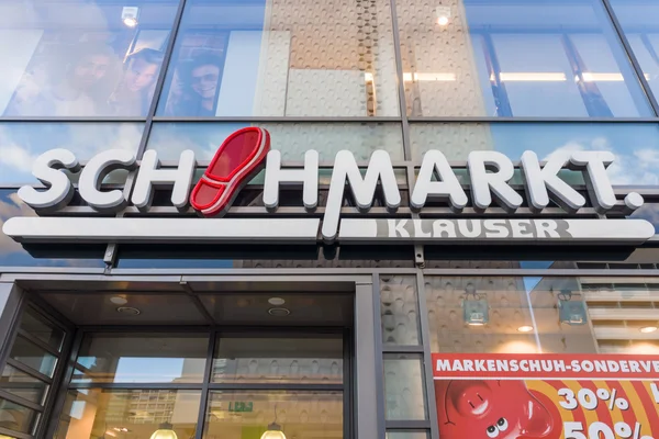 Die beliebte einzelhandelskette schuhmarkt klauser" — Stockfoto