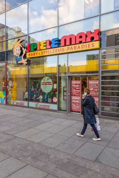 Kedja av Leksaksaffärer "Spiele Max". — Stockfoto