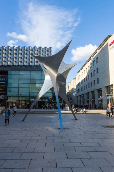 Sculptural composition in the Art Nouveau style near "Centrum Galerie" in the old town — Stock Photo, Image