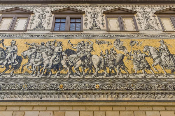 Fragmento de una gran pintura "Procesión de Príncipes". Fue pintado originalmente entre 1871 y 1876 para celebrar el 800 aniversario de la dinastía Wettin. . —  Fotos de Stock