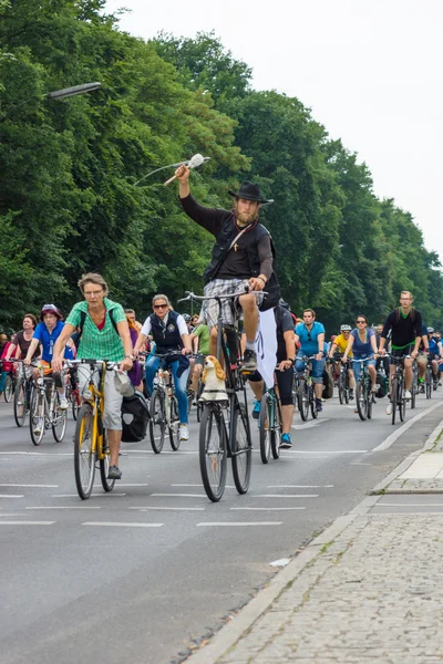 Sob o slogan "Mais espaço para bicicletas" e "Bike Berlin - agora!" , realizou uma maratona de ciclismo . — Fotografia de Stock