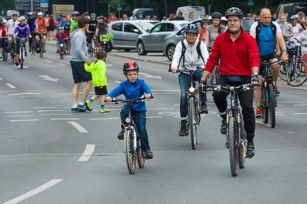 Bajo el lema "Más espacio para bicicletas" y "Bike Berlin - now!" , celebró una maratón de ciclismo . — Foto de Stock