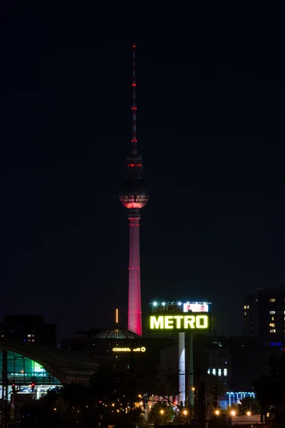 Tour de télévision de Berlin en éclairage nocturne. Le Festival annuel des Lumières 2015 — Photo