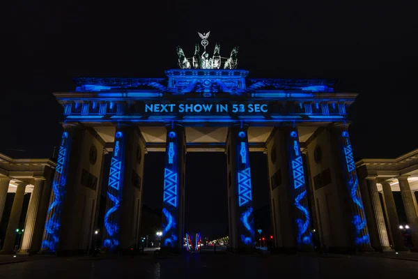 Portão de Brandemburgo em iluminação noturna. O Festival Anual de Luzes 2015 — Fotografia de Stock