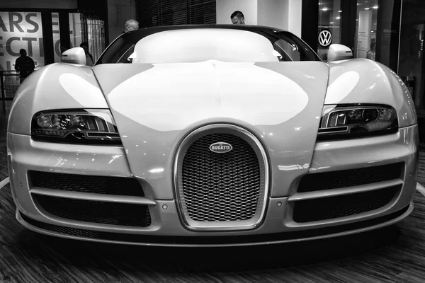 La Bugatti Veyron EB 16.4 est une voiture de tourisme à moteur intermédiaire . — Photo