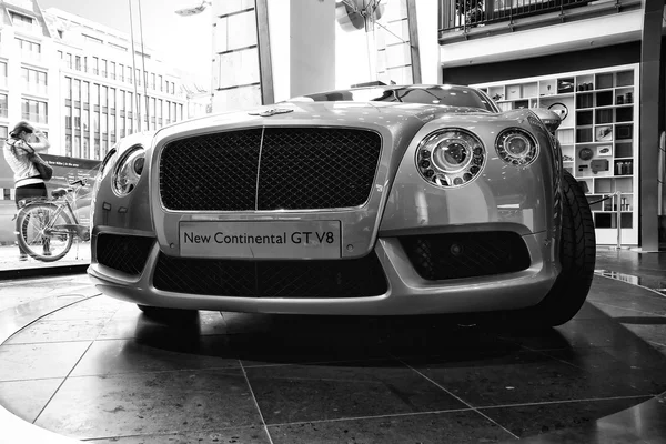 Personal luxury car Bentley New Continental GT V8. — ストック写真