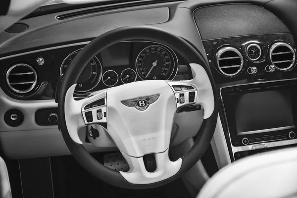 The interior of a full-size luxury car Bentley New Continental GT V8 convertible — Stok fotoğraf