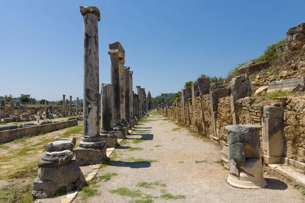 Antické ruiny Perge. Kolonádní ulice. Turecko — Stock fotografie