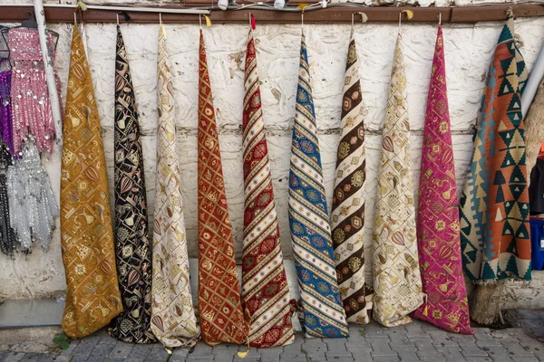 Traditional Turkish women's scarves. Bazaar. — Stock Photo, Image