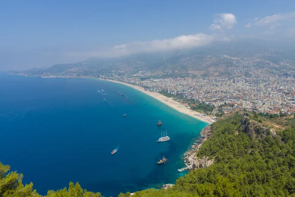 La playa de la ciudad en Alanya — Foto de Stock