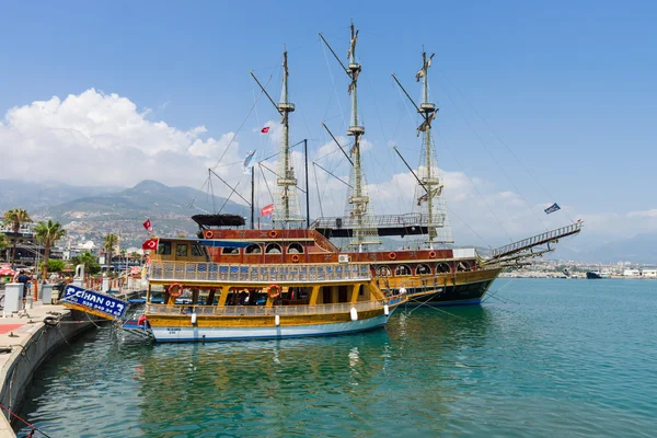 The ship in the sea port of Alanya — Stok fotoğraf