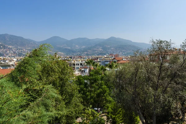 Daken van de huizen in het centrum van Alanya. Turkije. — Stockfoto